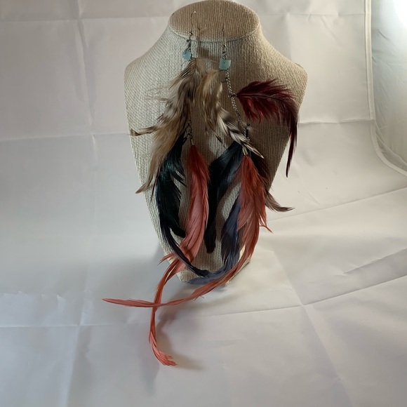 Bohemian feather pierced dangle earrings - Picture 2 of 3